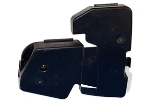 2019-23 Cadillac XT4 Rear Closure Hands Free Module Bracket 84637122 - Foto 1 di 3