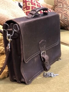 Beautiful Saddleback Leather Briefcase in Chestnut, w/ Shoulder Strap & Keychain - Picture 1 of 20