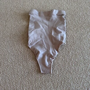Skims Sculpting High Waist Thong Shapewear, Size S/M New - Picture 1 of 3