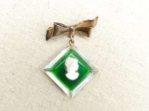 Vintage brooch GF sterling silver bow & green lucite cameo dangle VicRev 40s-50s - Picture 1 of 7