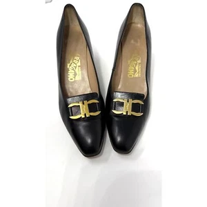 Salvatore Ferragamo VTG Black Leather Pumps Gold Italian Buckle Womens Sz 9AA - Picture 1 of 12