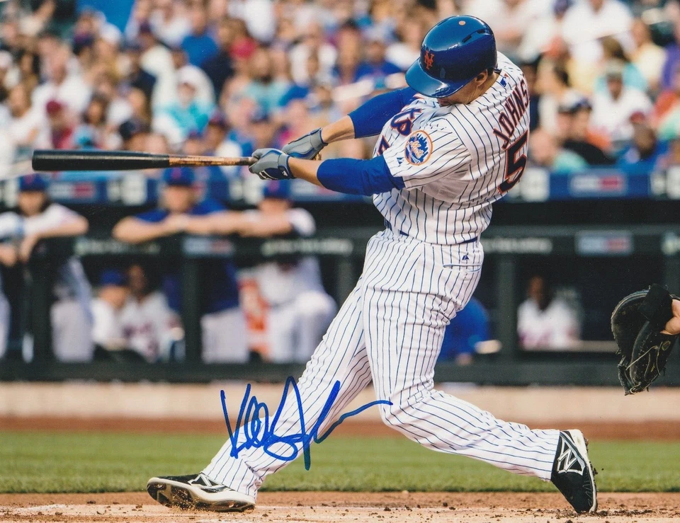 KELLY JOHNSON NEW YORK METS ACCIÓN FIRMADA 8x10 Foto 1 de 1