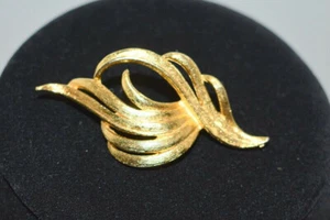 Vintage Brooch Torino Gold Tone Feathers Swag Art Nouveau - Picture 1 of 9
