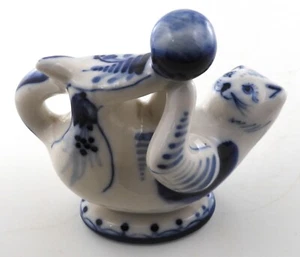 Statuina gatto bianco e blu che gioca con la palla vintage marcata Russia firmata - Foto 1 di 14