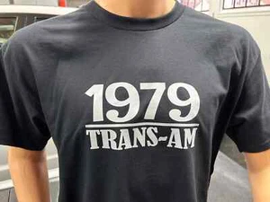 T-SHIRT UOMO TRANS AM 1979 GRANDE STAMPA FRONTALE RETRÒ PONTIAC MUSCLE CAR CLASSIC - Foto 1 di 1
