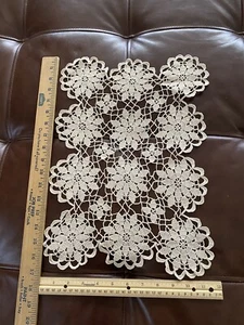 Antique Crochet Table Doily ~ 17” X 12” ~ Beige ~ Cotton ~ 1960s - Picture 1 of 5