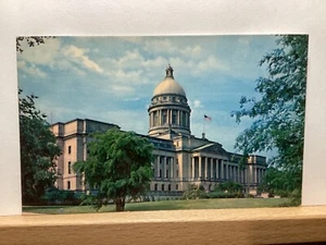 Kentucky State Capitol: Frankfurt, KY - Vintage Postcard - Picture 1 of 3