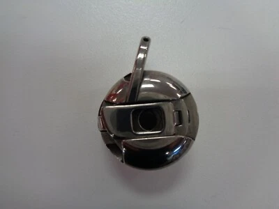 Оригинальный винтажный металлический чехол-катушка для швейной машинки Bernina 4 мм от оригинального производителя - Изображение 1 из 2