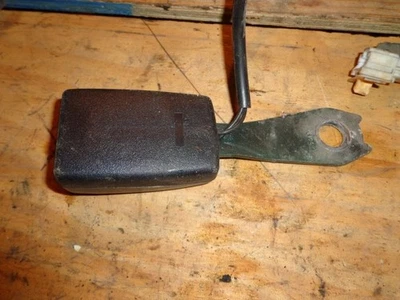 01 02 03 04 05 STRATUS SEAT BELT FRONT CPE BUCKET SEAT DRIVER BUCKLE LEFT 647074 - Изображение 1 из 4