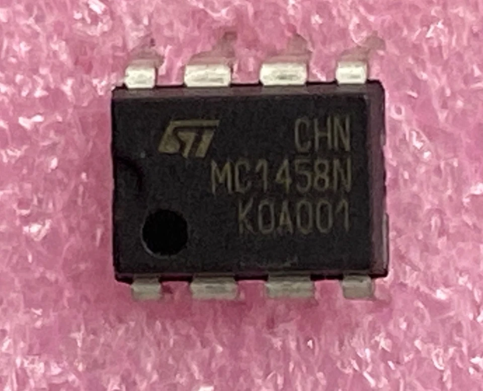 Circuito integrado amplificador operacional doble STMicroelectronics MC1458N (amplificador operativo) Foto 1 de 1