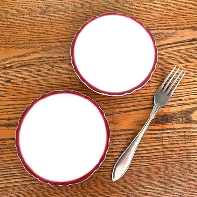 Juego de platos pequeños de 2-5,5" con borde de volantes púrpura esterlina Cole Slaw Diner Foto 1 de 3