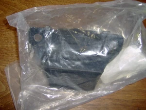 GM MOTOR MOUNT NEGRO GOMA AUTO EXTRA SUMMIT RACING AXT-2328 NUEVO EN CAJA - Imagen 1 de 1