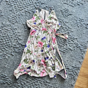 Express Women’s Floral Wrap Hi-Lo Midi Dress XL Strappy Ruffle Hem Summer Flowy - Picture 1 of 11