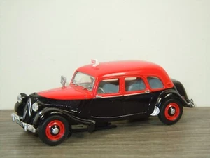 Citroen Traction 11 Familiale Taxi - Universal Hobbies 1:43 *65904 - Picture 1 of 3