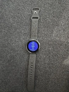 Garmin Vivoactive 4s GPS Smartwatch Riss auf Display - Bild 1 von 5