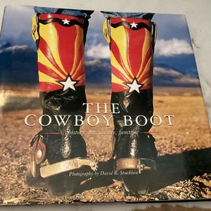 The Cowboy Boot History Art Culture Function by David R. Stoecklein Hardcover DJ - Foto 1 di 2