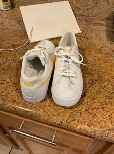 Nike Ladies Canvas Size 7 - Picture 1 of 5