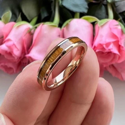 Bonito anillo de compromiso de carburo de tungsteno amarillo con incrustaciones de madera de melocotón de 4 mm para hombres y mujeres Foto 1 de 4