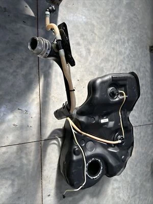 Volkswagen Passat 2016-2019 motor 1,8 L depósito combustible gasolina conjunto fabricante original 🔥 Foto 1 de 4