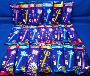 ENORME LOTE DE 22 paquetes varitas de palo luminosas Popglo para jugar resplandor en la oscuridad - Imagen 1 de 7