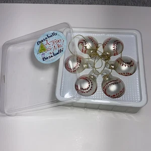 Ornamento albero in vetro a forma di BASEBALL circa 2” set di 6 in scatola NUOVO  - Foto 1 di 5