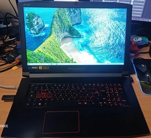 PC GAMER - Acer Predator Helios 300 - i7 7th Gen - GTX 1050TI - 17'3 - Zdjęcie 1 z 1