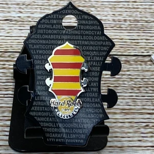 Hard Rock Cafe Barcelona Chitarra Headstock Bandiera Logo Core Spilla - Foto 1 di 5
