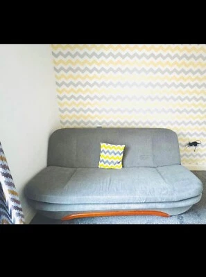 Sofá cama de 3 plazas con almacenamiento - ligeramente usado - libre de humo y mascotas Foto 1 de 4