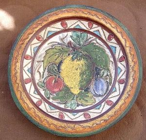WANDTELLER OBST, aus Ton, Durchm.25cm, gemalt und geritzt - Bild 1 von 2