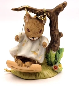 Porcelain MOUSE on SWING Small Figurine VINTAGE 1975 ENESCO Figurine Taiwan - Picture 1 of 12