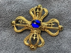 Spilla ciondolo croce di Malta tono oro Gripoix blu dichiarazione Park Lane vintage - Foto 1 di 10
