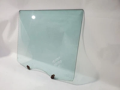 1984 1991 Jeep Grand Wagoneer OEM Front Door Glass Chip In Bottom Of Glass - Image 1 of 4