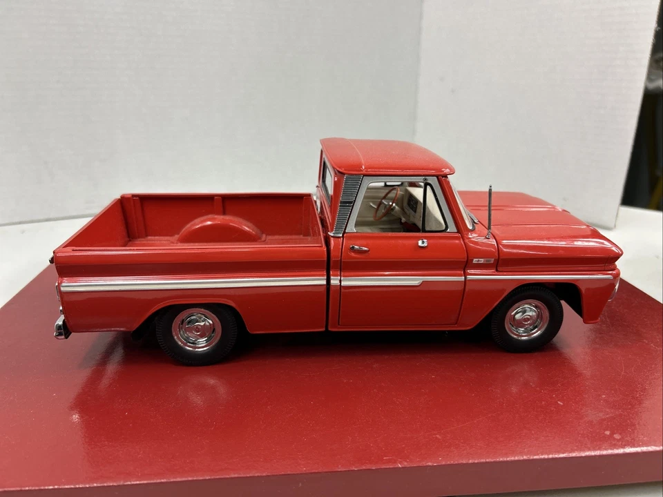 Camión de bomberos Sunstar 1/18 rojo 1965 C-30 usado como nuevo sin caja LEER Foto 1 de 4