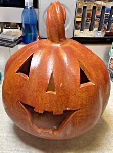 Jack O Lanterna Zucca Halloween Ceramica Smaltata Terracotta Argilla 11 in CHIPS Alto - Foto 1 di 14