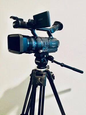 Sony HDR-FX1 HDV Handycam Camcorder- with Aluminium Case and Varizoom Tripod. - Image 1 of 4