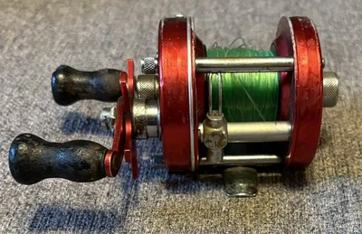 Abu Ambassadeur 500 Baitcaster Red - Image 1 of 4