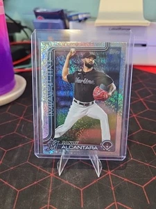 2025 Topps Series 1 - Holofoil #335 Sandy Alcantara - Picture 1 of 2