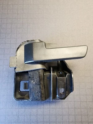 Maçaneta interna da porta Ford Freestar Mercury Monterey compatível com o lado interno do motorista 2004-07 - Imagem 1 de 2