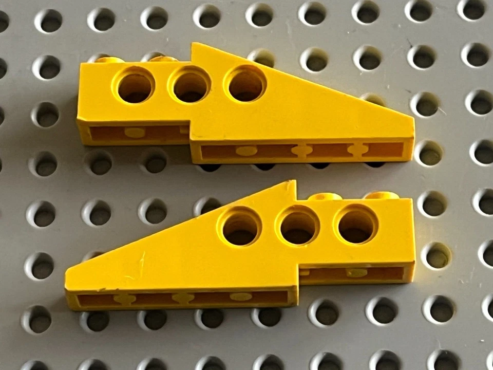 2 x LEGO TECHNIC Yellow wing back 2744 set 8855 8445 8421 8277 8464 8431 8439 - Image 1 of 1