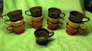 13-VINTAGE SOLO MARKE GEMÜTLICHE GETRÄNKEHALTER - BRAUN, ERNTEGOLD UND ROT - Bild 1 von 3