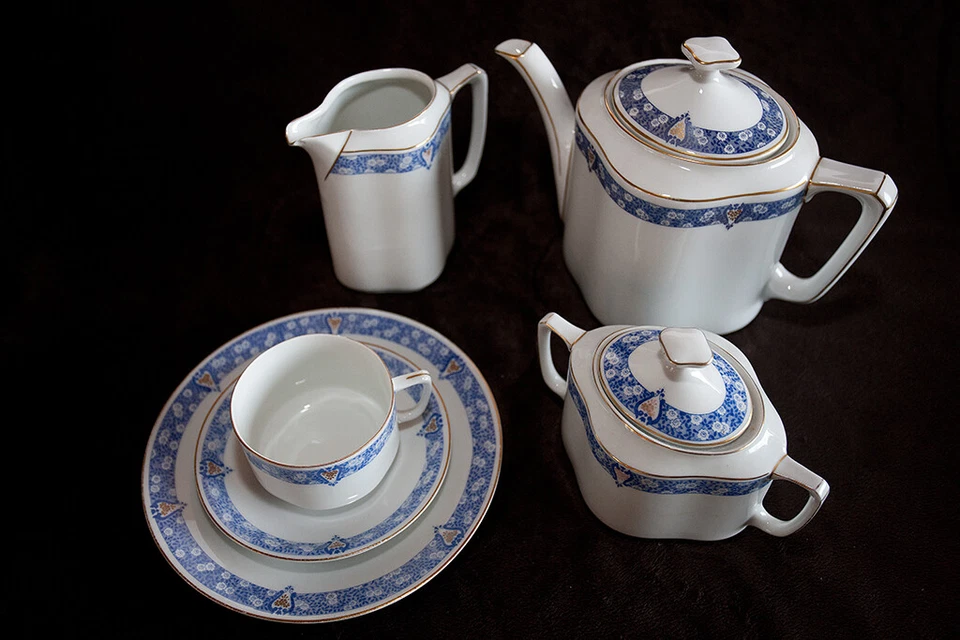 Fraureuth Kaffee- und Tee-Service mit blauer Verzierung und Goldrand - um 1900 - Bild 1 von 4