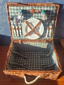 Picknickkorb aus Weide mit Deckel - Bild 1 von 16