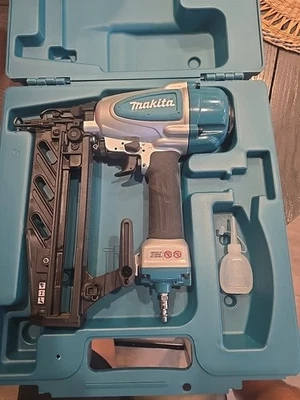 Pregador Makita AF601 calibre 16 acabamento reto -caixa aberta - NOVO - Imagem 1 de 4