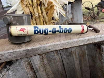Pulverizador de insectos Socony Vacuum Bug A Boo Bug-A-Boo (Mobil Oil Pegasus) de colección Foto 1 de 3