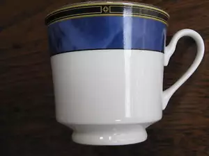 JUEGO DE TAZAS Y PLATILLOS RETRONEU FINA CHINA, PATRÓN "GUIRNALDA AZUL" DESCONTINUADO #3075 - Imagen 1 de 5