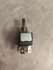 Ideal Toggle Switch: DPDT, 6 Connections, On/Off/On, 20A @ 125V AC/10A @ 250V AC - Bild 1 von 4