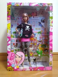 Simone Legno Tokidoki Tattoo Barbie Puppe mit Armband, Bastardino, Schuhe & Tasche - Bild 1 von 3