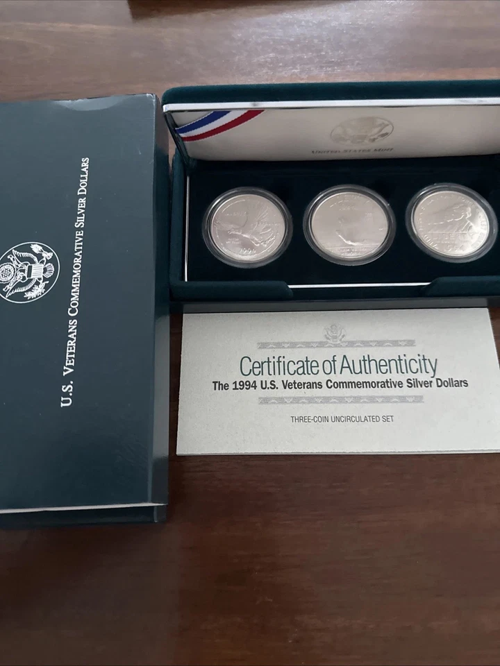 1994 US Mint Veterans Commemorative Silver Dollar 3 Coin Unc Set OGP & COA - Image 1 of 1