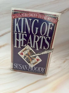KING OF HEARTS A Cassandra Swann Bridge Mystery By Susan Moody Hardcover ~signed - Foto 1 di 12