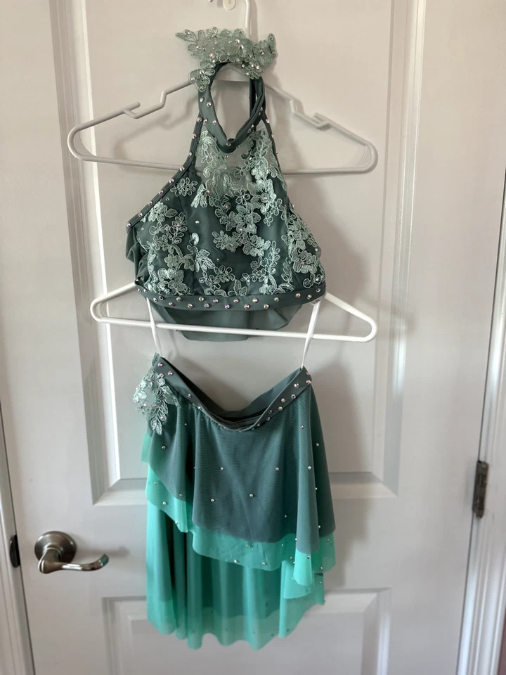 Revolution LC 2 PIEZAS SALVIA BAILE LÍRICO DISFRAZ ESTRÁS Y FLORES Foto 1 de 1